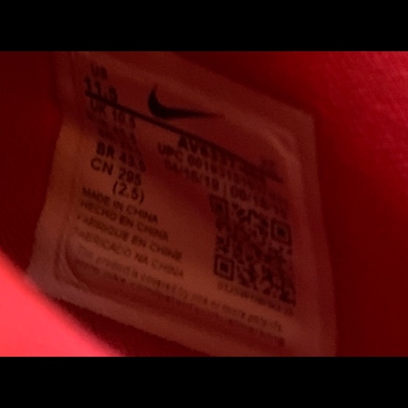 Kyrie 2 lows, size 11.5 Men - Picture 8 of 8